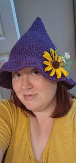 Crocheted witch hat for flute