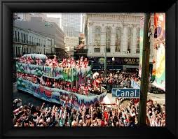 Mardi Gras Revellers Greet A Float From The Zulu Parade Photographic Print Allposters Com Mardi Gras Parade Mardi Gras Float Mardi Gras