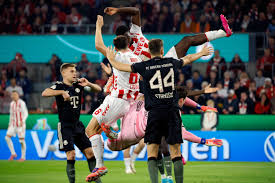 Wilder Pokalabend zwischen Köln und Bayern - Schalke wird auswärts überrollt
