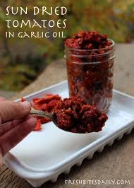 A Simple And Delicious Way To Store Your Dried Tomatoes In Garlic Oil Dried Tomatoes Make Sun Dried Tomatoes Canning Recipes