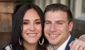 Cassandra Neubauer's Instagram, Twitter & Facebook