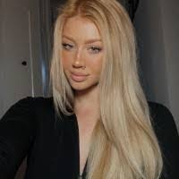 Victoria Packard's Instagram, Twitter & Facebook