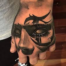 Couple tattoos are permanent and eternal, symbolizing passion, commitment, loyalty, and faith. Tribal Stil 3d Kleines Schwarzes Und Weisses Hand Tattoo Von Gesicht Der Frau Mit Dem Symbol Tattooimages Biz