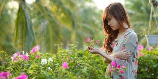 Dari sekian bahasa cinta yang ada, salah satu bahasa cinta yang ada yakni kata kata romantis berupa pujian dan gombal yang membuat senang dan. 40 Kata Kata Sedih Buat Pacar Bikin Baper Menyentuh Hati Penuh Makna Dream Co Id