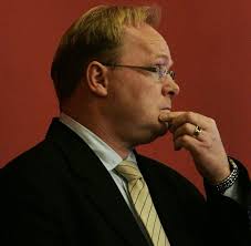 Sandberg refses av egne