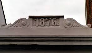 Haus raedt liegt in der abgeschlossenheit eines parks wenige hundert meter vom ort entfernt an der landstraße nach kempen. Datei Hl Damals Haus Petit Detail Seiteneingang Jahreszahl Jpg Wikipedia