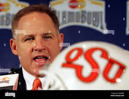 Dec 09, 2004; San Antonio , TX, USA; Army Sgt. DANIEL STUBBLEFIELD claps  with his son NICOLAS ,2, during a ceremony at Brooke Army Medical Center  Monday honoring him with a Purple