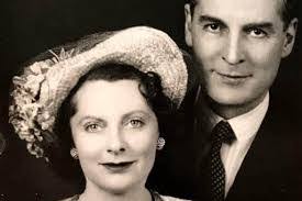 Ivy Wallace's Instagram, Twitter & Facebook