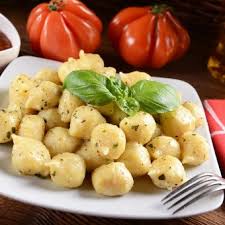 Con nuestro choricitos ya formados, vamos a cortar nuestros ñoquis, la idea es que no queden ni muy grandes ni muy chicos así se cocinan bien! Noquis Del 29 Recetas Para Preparar En Casa