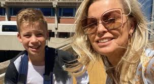 Bridget maasland was zelf niet aanwezig bij rtl boulevard, maar liet aan haar collega's weten hoe het nu met haar gaat na de breuk met andré hazes. Bridget Maasland En Zoon Mees Hebben Wat Te Vieren