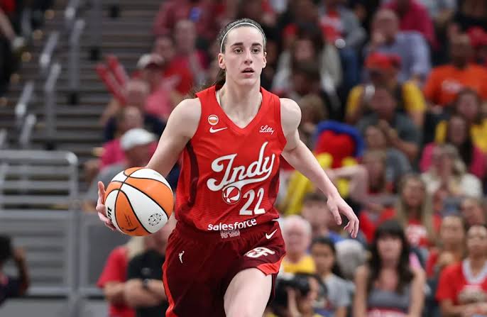 Caitlin Clark's Iowa Hawkeyes coach sends her a powerful message amid  historic WNBA season - Yahoo Sports