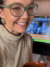 Qual a relação da IA com o OPME? Qual o impacto da IA no OPME? Quer saber  mais para o tema, arraste para ver 😉. Aproveite para ler, compartilhar com  os amigos,