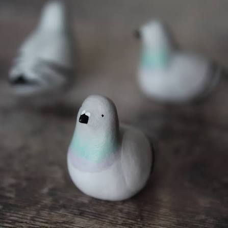 Tiny pidge! . . #pigeon #clay #clayart #sculpture #miniatures #handmade  #birdsofinstagram #claybirds #airdryclay #figurines #etsy #etsyuk  #fallingfauna