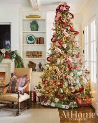 Traditional Christmas Southern Style The Glam Pad Traditional Christmas Decorations Traditional Christmas Tree Southern Christmas Decorations