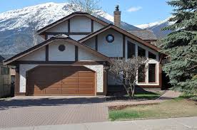 There's a heated pool to enjoy in the winter and summer. Jasper Vacation Home Rentals Log Cabins For Rent By Owner Alberta