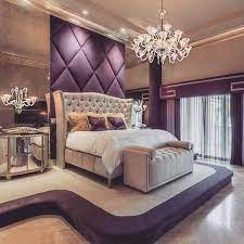 Perpaduan batu alam dengan warna cream pada bagian depan rumah ini mampu menjadikan rumah yang sederhana terkesan lebih mewah. 30 Desain Model Kamar Tidur Mewah Modern Para Selebriti