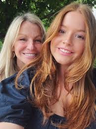 Hi!! My name is Lauren Albers and I am a sophomore at the University of  Iowa. I am studying communications and sports managment. I am looking for  babysitting opportunities near Iowa City