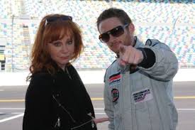 One of the most successful country vocalists of the 1980s, a natural talent who sang country or pop or anything in between with power and be. Reba Shelby Blackstock Singer Country Singers Country Music