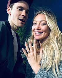 Hilary Duff Announced On Instagram On Thursday May 9 That She Is Engaged To Matthew Koma After Dating On And Hilary Duff Engagement Ring Hilary Duff The Duff