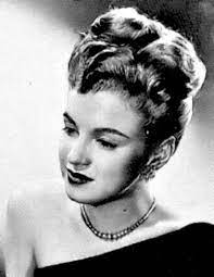 How to find hair salons near me? Marilyn Modelling For Frank And Joseph S Hair Salon In 1946 Marilyn Monroe Photos Marilyn Monroe Marilyn Monroe Life