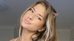 Kelly Lea's Instagram, Twitter & Facebook