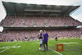 Cal Vs Uw Football 09 24 11 Images Huskies Photo Store Red Box Pictures Washington Huskies Husky Photos Photo Store