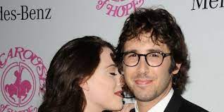 She's popularly known for her lead role in the film noir brown's requiem. Kat Dennings And Josh Groban Dating Gossip News Photos