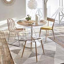 Table chaises et fauteuils patines relooking de meubles table a manger avec allonge 120 160 cm 4 chaises medaillon grande table ronde en bois pied colonne monastere table ronde Quelles Chaises Marier A Une Table En Bois 20 Idees Deco Blog But