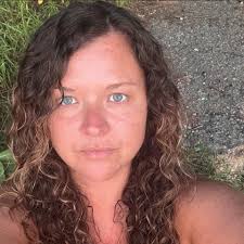 Who is a great hair stylist for a short stacked cut and color in Destin?