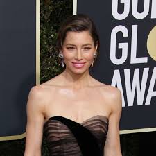 The best thing about it is that it can be styled in myriad ways. Good Hairstyles For Strapless Dresses