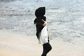 Adapun bentuk wajah, bisa anda perlihatkan sebagian supaya gambar muslimah tersebut terlihat lebih anggun. Ilmi Your Caffe Latte