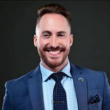 Thanks for the love, you guys ❤️ Cheers to 3️⃣2️⃣! Currently in my happy  place 🎂🎉