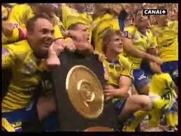 The bouclier de brennus, or brennus shield in english, is a trophy awarded to the winners of the french rugby union domestic league. Remise Du Bouclier De Brennus Asm Clermont Auvergne Usa Perpignan Finale Top14 2009 2010 Youtube