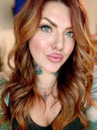 Tabitha Kahn's Instagram, Twitter & Facebook