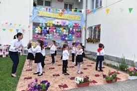 Te gandesti ca or'si cine, de ce oare, de ce oare? Facebook