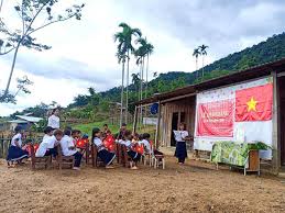 Cô giáo xuất hiện trong "bức ảnh đẹp nhất mùa khai giảng 2019": Lần đầu thấy trường đã bật khóc