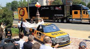 It is the main arrangement in all of nascar to race pickup trucks. Estes Express Sponsors Jeb Burton In Nascar Truck Series Business News Richmond Com