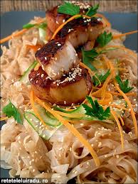 Cavalerul a ieșit la suprafață acoperit în scoici. Scoici Saint Jacques Cu Taitei De Orez Radu Popovici Gastronomie