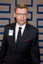 Il est devenu célèbre pour présenter l'émission. Gunther Jauch Vermogen Einkommen Des Moderators 2021