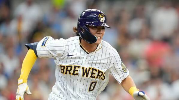Jihwan Bae's first hit as a Brewer