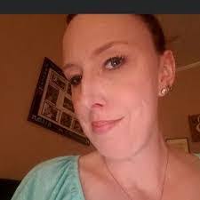 Kari Ayers's Instagram, Twitter & Facebook