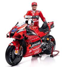 Hasil positif itu dia dapat usai finis ketiga pada motogp prancis 2021 di sirkuit le mans, minggu (16/5/2021) malam wib. Jack Miller Und Francesco Bagnaia Prasentierten Ducati Farben 2021 Vmax Si