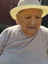 Ésta canción tan famosa la escribió mi padre Héctor Martell, QPD. Espero  que les agrade.