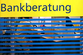 Die dsl bank bildet einen eigenständigen geschäftsbereich der deutschen postbank ag und hat ihren sitz in bonn. Ehepaar Aus Dem Kreis Boblingen Verzweifelt Blank Wegen Der Neuen Bank Nachrichten Leonberger Kreiszeitung