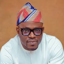 can someone recommend a cool graphic designer who is really reasonable??  thanks