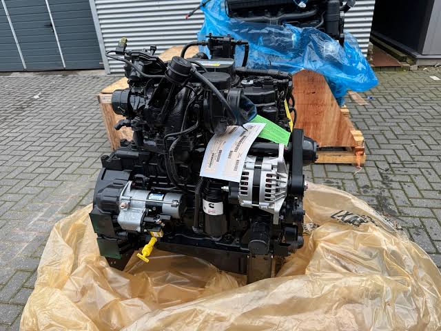 Cummins QSB4.5 engine - Genuine Mercedes-Benz Parts