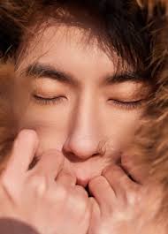 等了這么久，在臺灣終于有了這場公開追思會，看到消息時鼻子一下就酸了[流淚]。 這不僅是一場遲來的緬懷，更是大家心里那股盼公道的勁兒在發光。  他最牽掛的祖國， 從不會辜負每