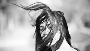 Il libro di masih alinejad, promotrice della campagna stealthy freedom, che pubblica iraniane senza velo. Con Il Vento Nei Capelli Bambole Spettinate Diavole Del Focolare