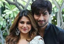 What Do Harshad Chopda And Jennifer Winget Have In Common Jennifer Winget Girl Photography Poses Jennifer