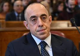 SERGEANTS UNION PREZ PASSES THE GAVEL